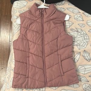 selling a Aéropostale vest